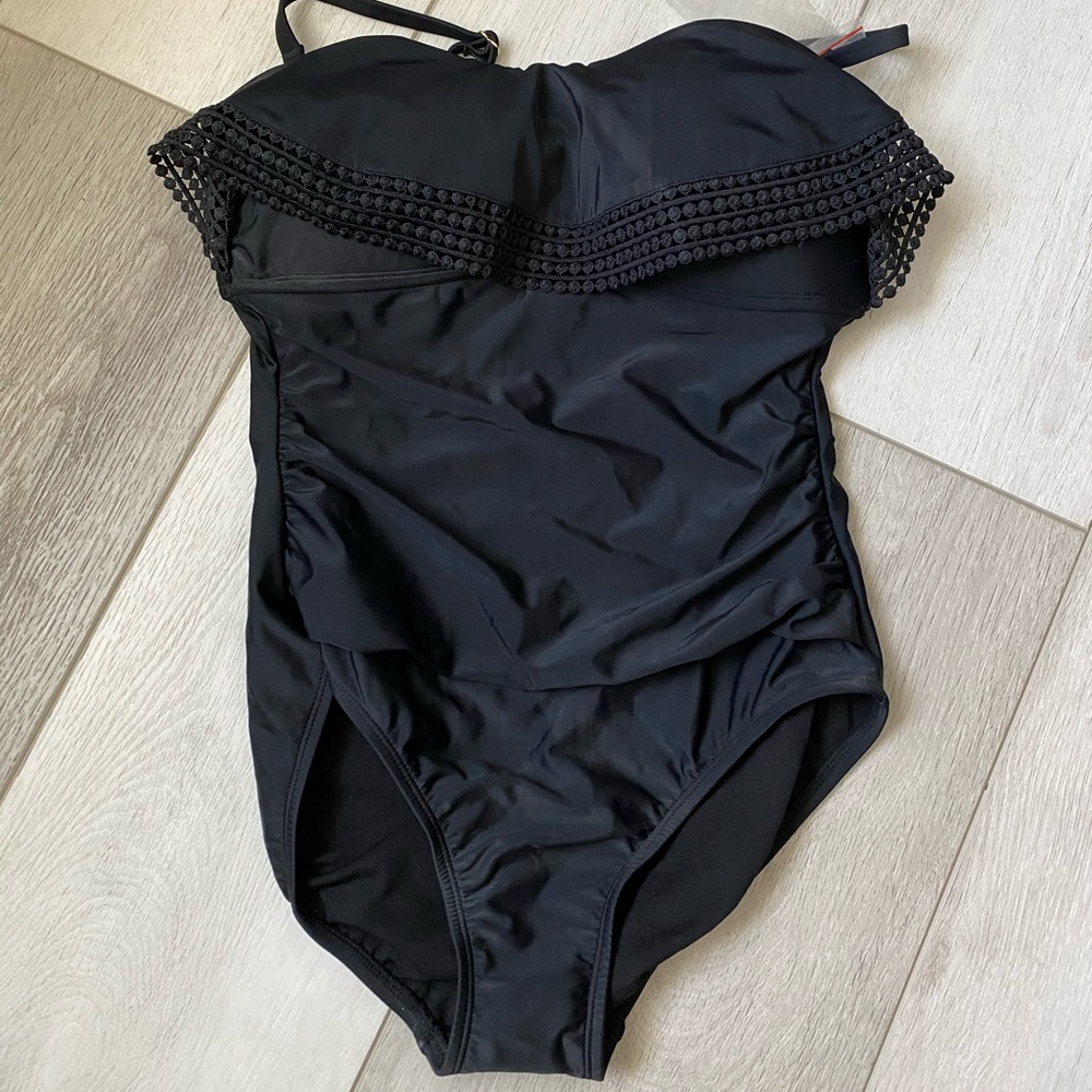 NWT Women’s size medium bathing suit